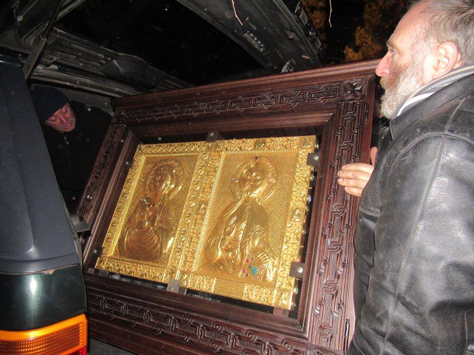 ვინ იცის, ჩვენს ირგვლივ კიდევ რამდენი უთქმელი სასწაული აღასრულა უფალმა ამ სასწაულმოქმედი ხატის მეშვეობით KARIBCHE