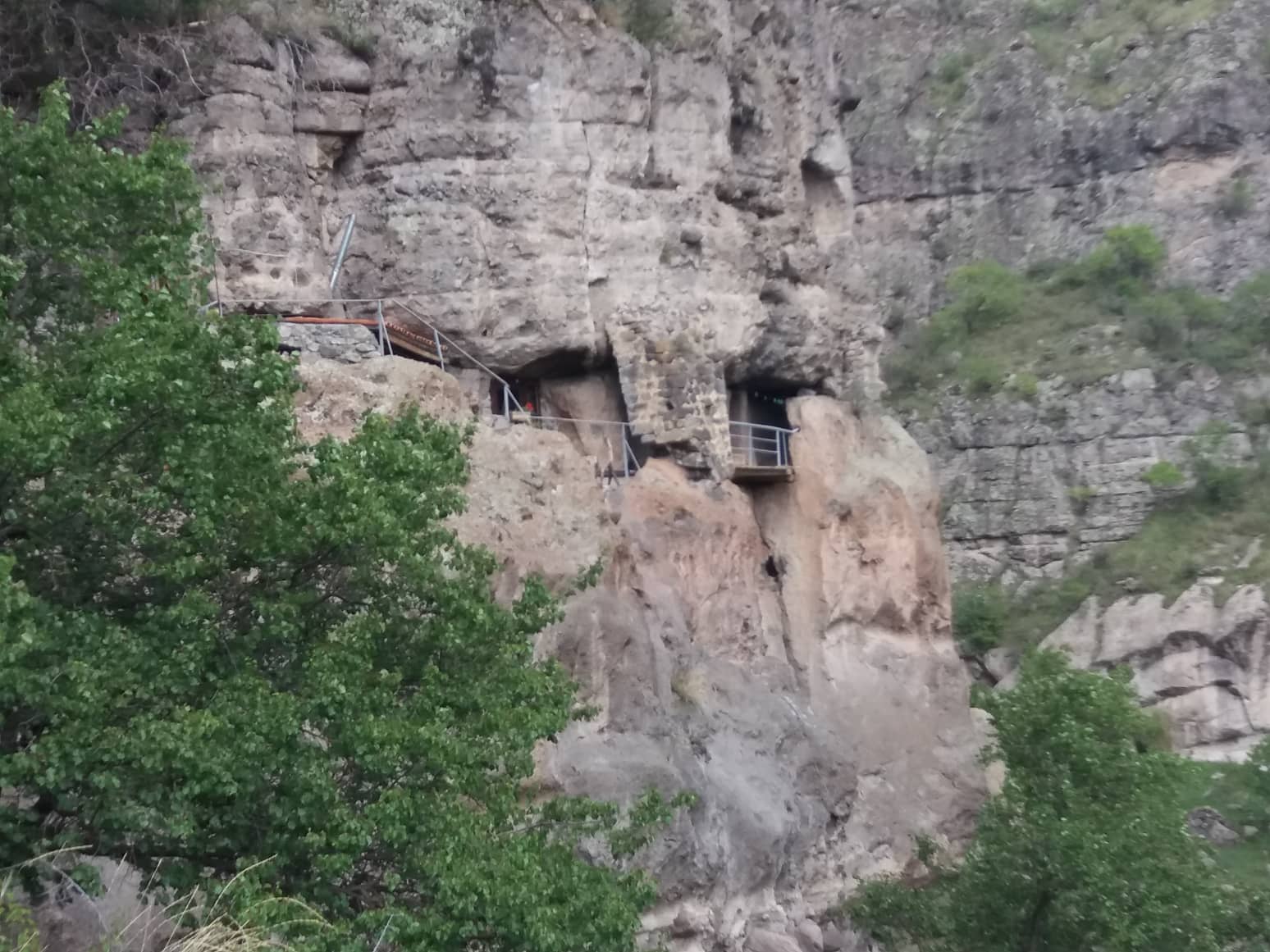 ბერთსაყუდელის მამათა მონასტერში საუკუნეების შემდეგ ღვთისმსახურება აღდგა KARIBCHE