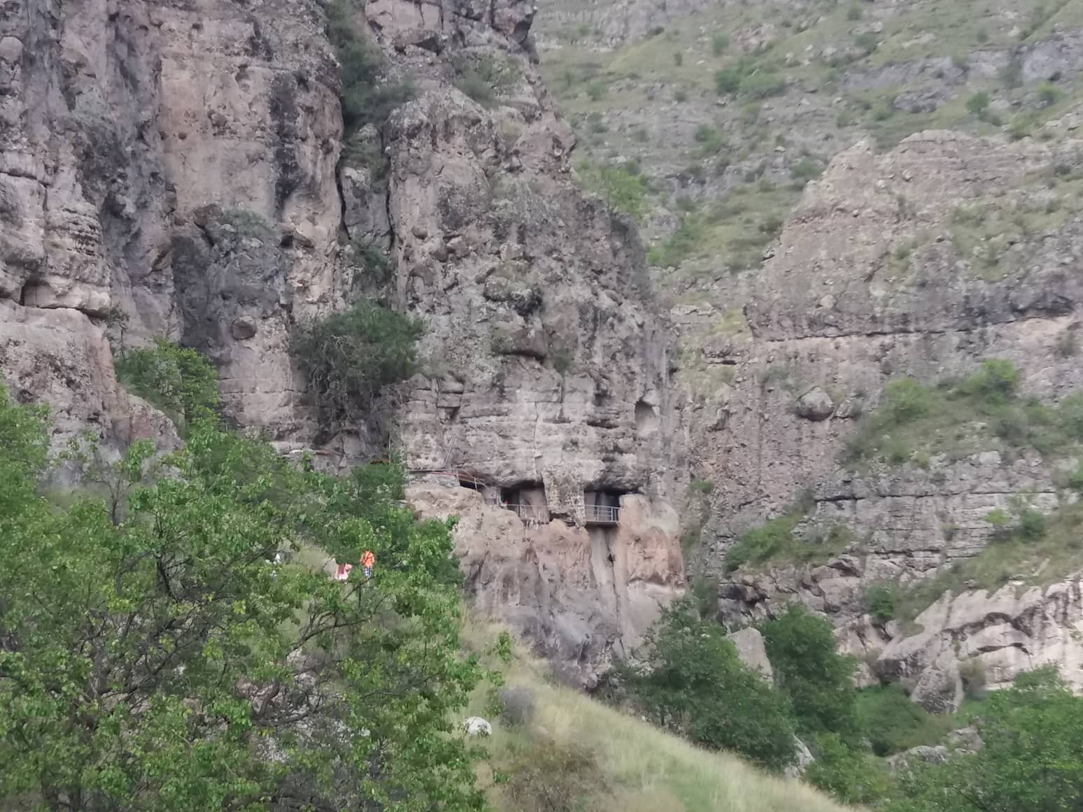 ბერთსაყუდელის მამათა მონასტერში საუკუნეების შემდეგ ღვთისმსახურება აღდგა KARIBCHE