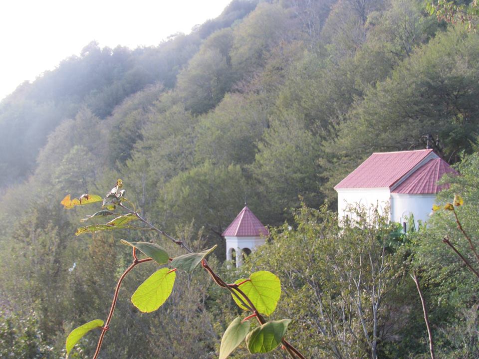 უდაბნოს მონასტერში სულ სხვა გარემოა, სხვა სამყაროა, ნალოცი და მადლიანი ადგილია KARIBCHE