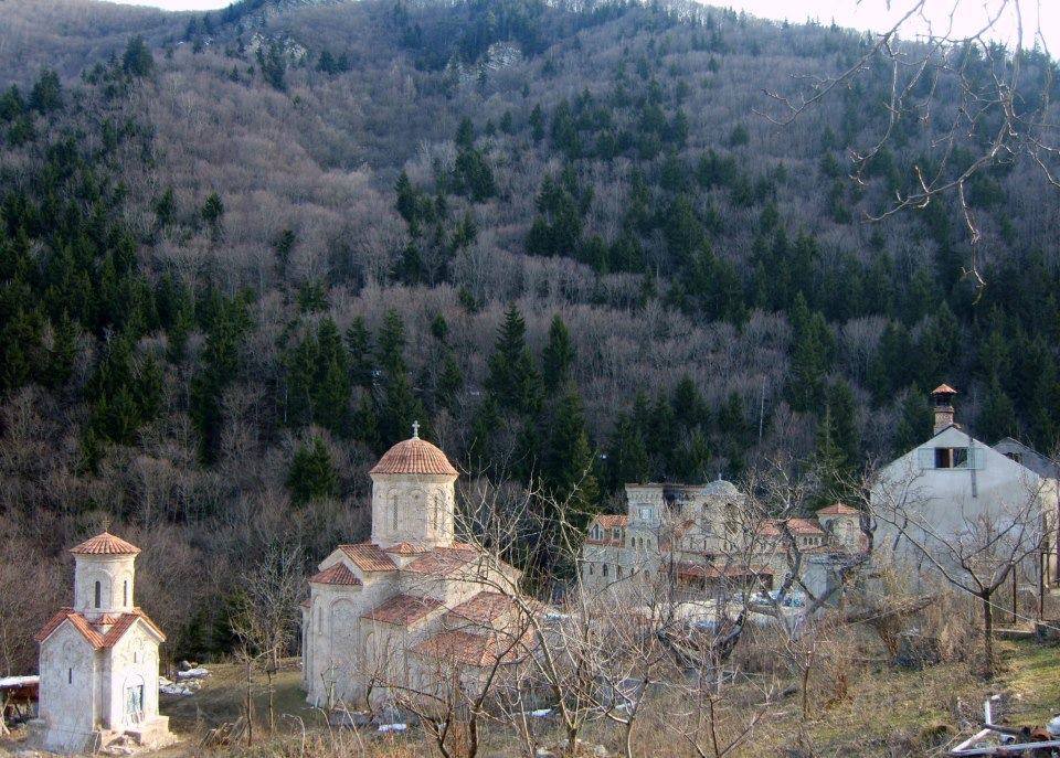 მონასტრული ცხოვრება არსებობს ღმრთისა და მოყვასის ერთგული მსახურებით, მუდმივი ლოცვითა და სინანულით სულის განწმედისა და ცხონებისათვის KARIBCHE