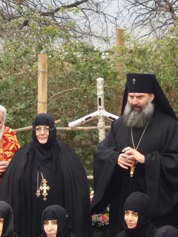 წმინდა ნინოს დღესასწაულთან დაკავშირებით სამთავროს წმინდა ნინოს დედათა მონასტერში სადღესასწაულო ღვთისმსახურენა აღავლინა სენაკისა და ჩხოროწყუს მიტროპოლიტმა, კათოლიკოს პატრიარქის თანამოსაყდრემ - მეუფე შიომ KARIBCHE