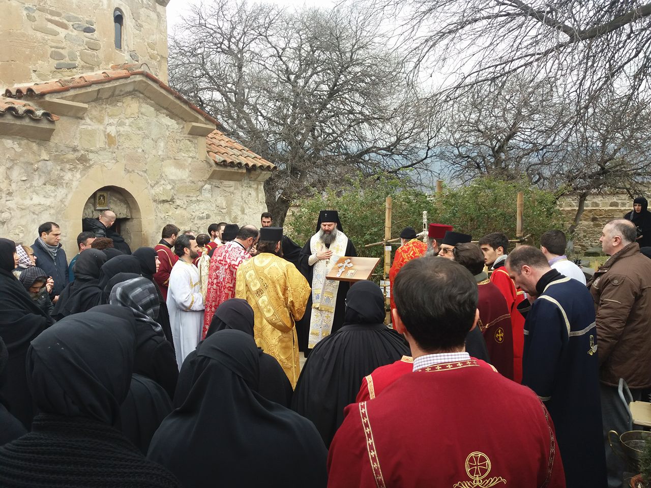 წმინდა ნინოს დღესასწაულთან დაკავშირებით სამთავროს წმინდა ნინოს დედათა მონასტერში სადღესასწაულო ღვთისმსახურენა აღავლინა სენაკისა და ჩხოროწყუს მიტროპოლიტმა, კათოლიკოს პატრიარქის თანამოსაყდრემ - მეუფე შიომ KARIBCHE