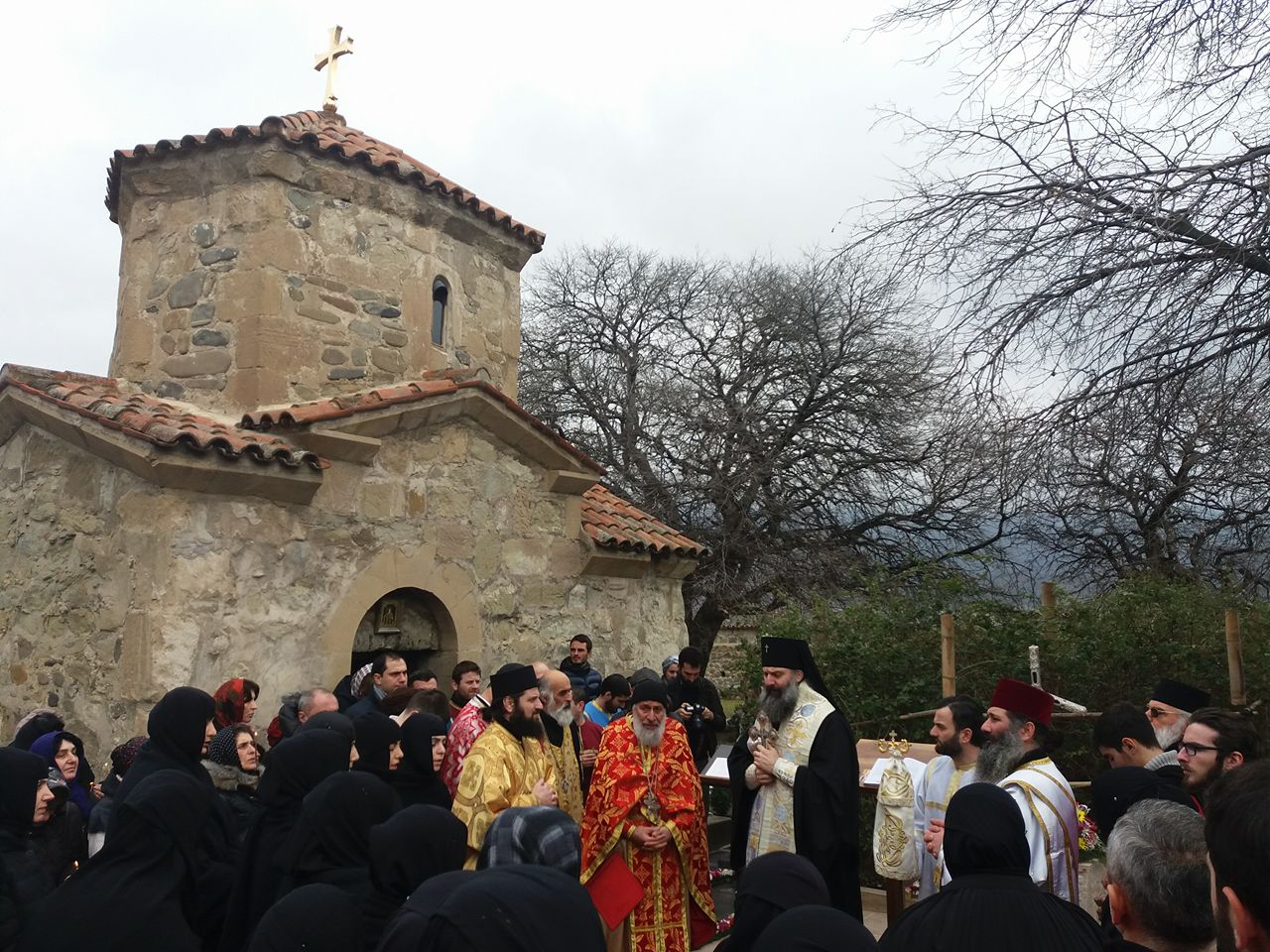 წმინდა ნინოს დღესასწაულთან დაკავშირებით სამთავროს წმინდა ნინოს დედათა მონასტერში სადღესასწაულო ღვთისმსახურენა აღავლინა სენაკისა და ჩხოროწყუს მიტროპოლიტმა, კათოლიკოს პატრიარქის თანამოსაყდრემ - მეუფე შიომ KARIBCHE