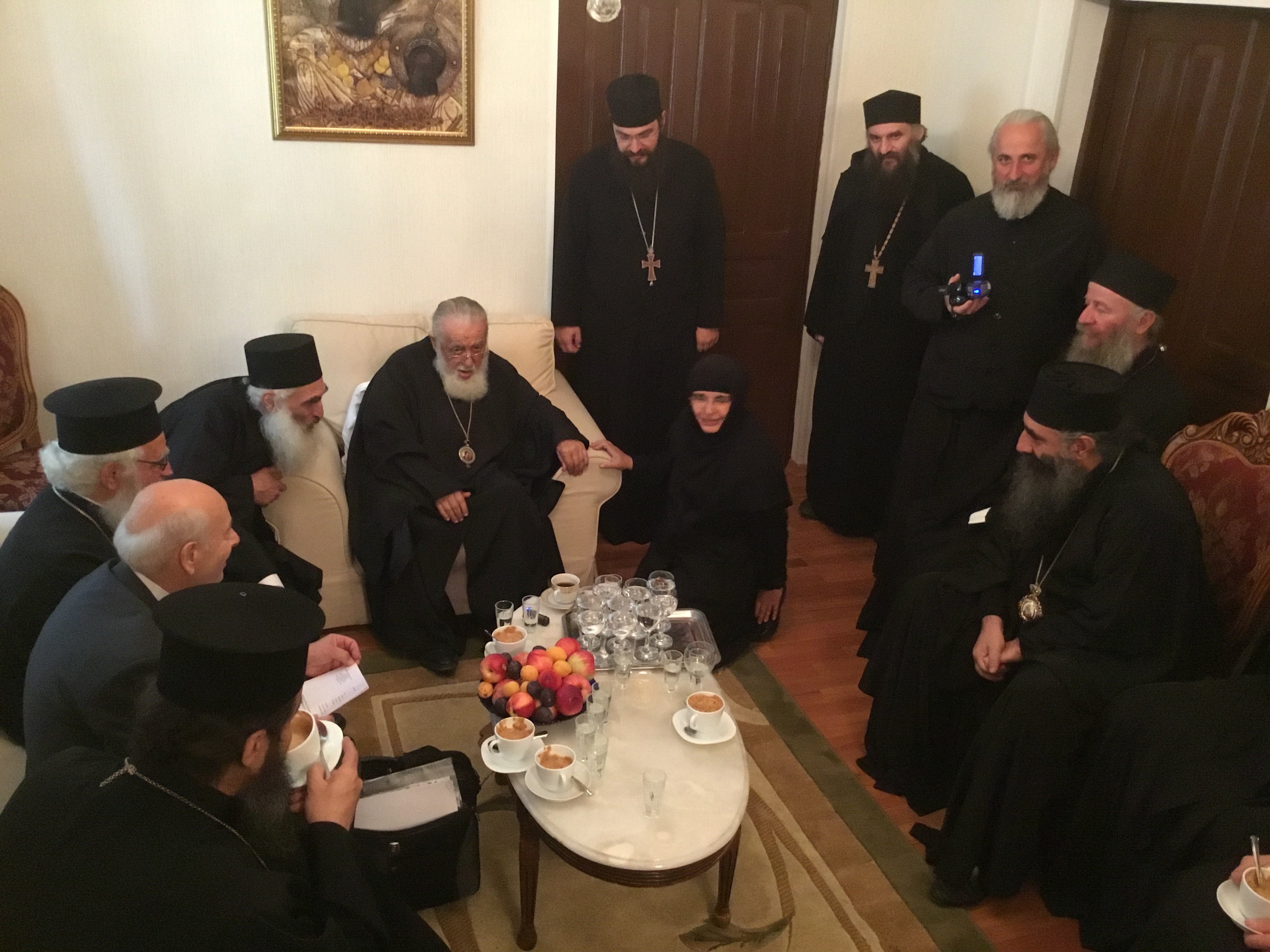 საბერძნეთის ეკლესიის დელეგაცია საქართველოს პატრიარქსა და მღვდელმთავრებს შეხვდა KARIBCHE