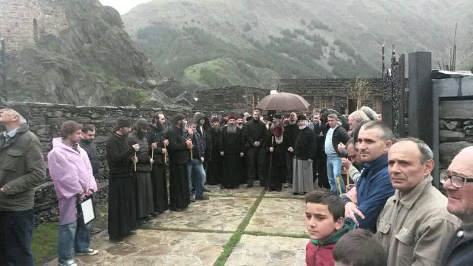 საქართველოს რეგიონებში მოსალოცად ყოვლადწმინდა ღვთისმშობლის აწყურისა და ივერიის ღვთისმშობლის ხატები მოგზაურობენ KARIBCHE