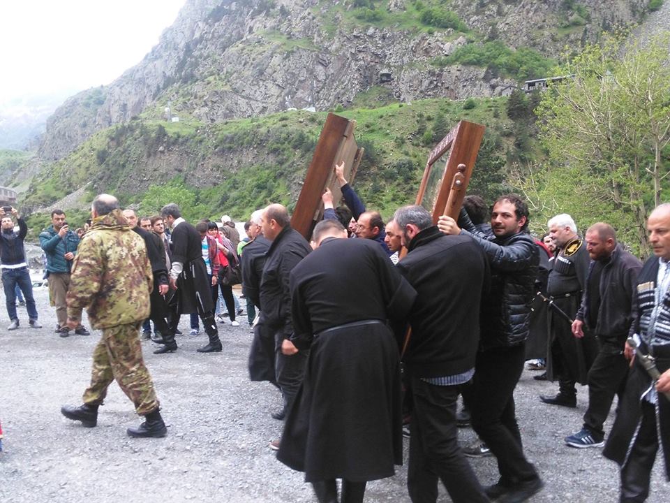 საქართველოს რეგიონებში მოსალოცად ყოვლადწმინდა ღვთისმშობლის აწყურისა და ივერიის ღვთისმშობლის ხატები მოგზაურობენ KARIBCHE
