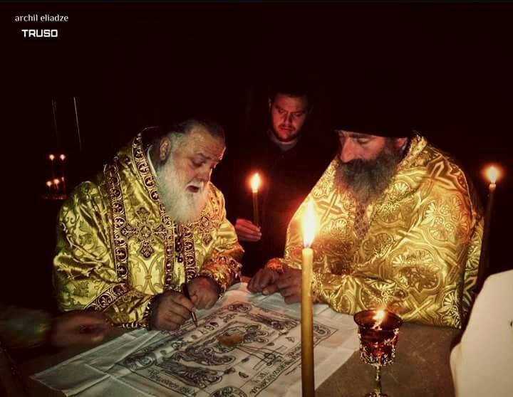 საოცარ მადლს, უწყვეტ კავშირს ვგრძნობთ იმ წმინდა მამებთან, რომლებიც აქ გასულ საუკუნეებში მოღვაწეობდნენ KARIBCHE