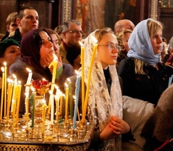 ზოგჯერ ახალბედა მრევლი ფრთხება და ტაძარსაც ტოვებს