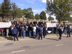 რომის პაპის საქართველოში ვიზიტის საწინააღმდეგოდ თბილისის საერთაშორისო აეროპორტთან აქცია გაიმართა