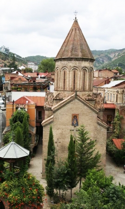მცხეთიდან ბოდბეში მიმავალი წმინდა ნინო სწორედ ამ ადგილას გაჩერებულა