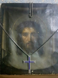 ჯვარი, რომლითაც პატრიარქმა მეუფე სერაფიმე იღუმენის ხარისხში აღიყვანა, მეუფემ დღეს მამა სერაფიმეს უსახსოვრა